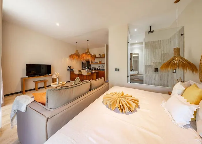 Two Level Penthouse W Rooftop Pool And Sunset *