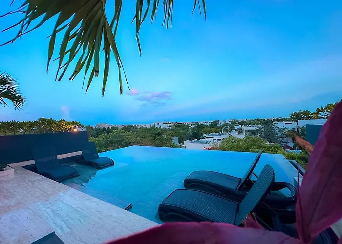 Two Level Penthouse W Rooftop Pool And Sunset *