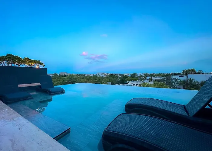 Two Level Penthouse W Rooftop Pool And Sunset